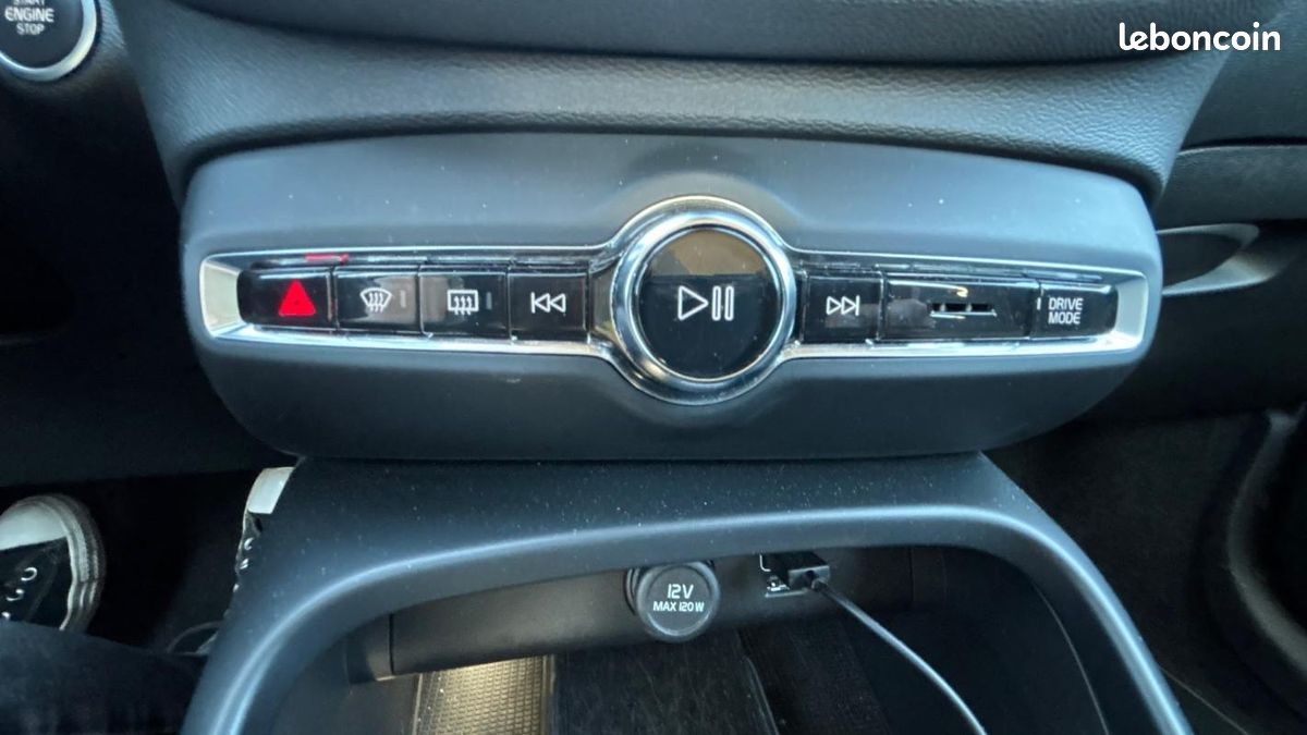 Volvo XC40 BUSINESS T2 129 ch Geartronic 8 Momentum (image 19)