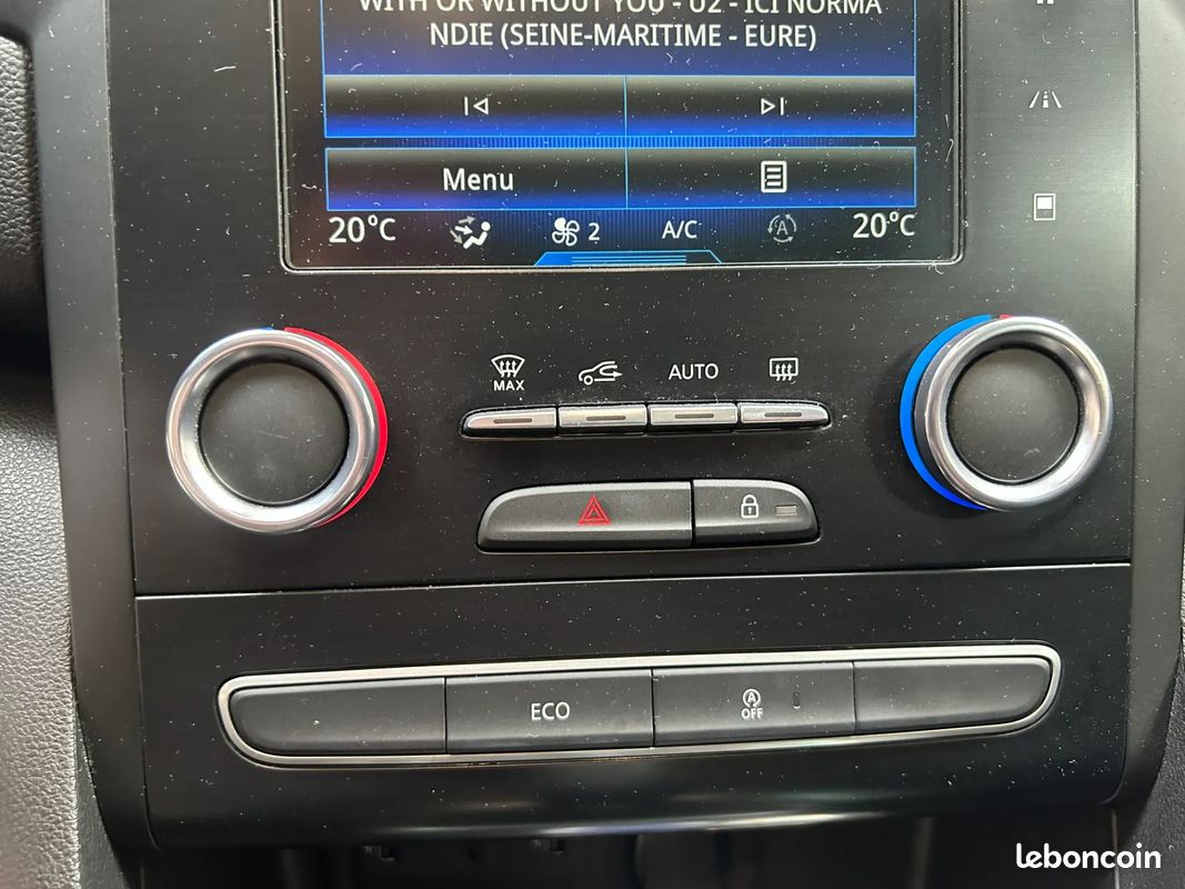 RENAULT Megane 1.3 140ch INTENS - 2020 - CarPlay - Boîte auto - Attelage - Caméra De Recul - Régulateur - Lumière D'Ambiance - Carte Main Libre (image 44)