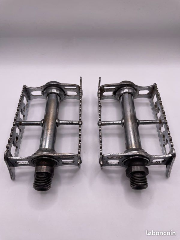Pédale-Pedal NEUF-NOS LYOTARD 300 (drt/fr) ref250pp5