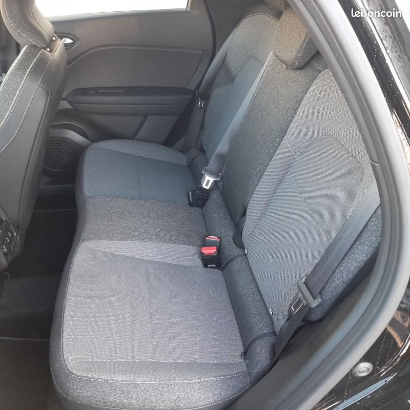 Renault Captur 1.3 TCE 140 MHEV TECHNO (image 12)