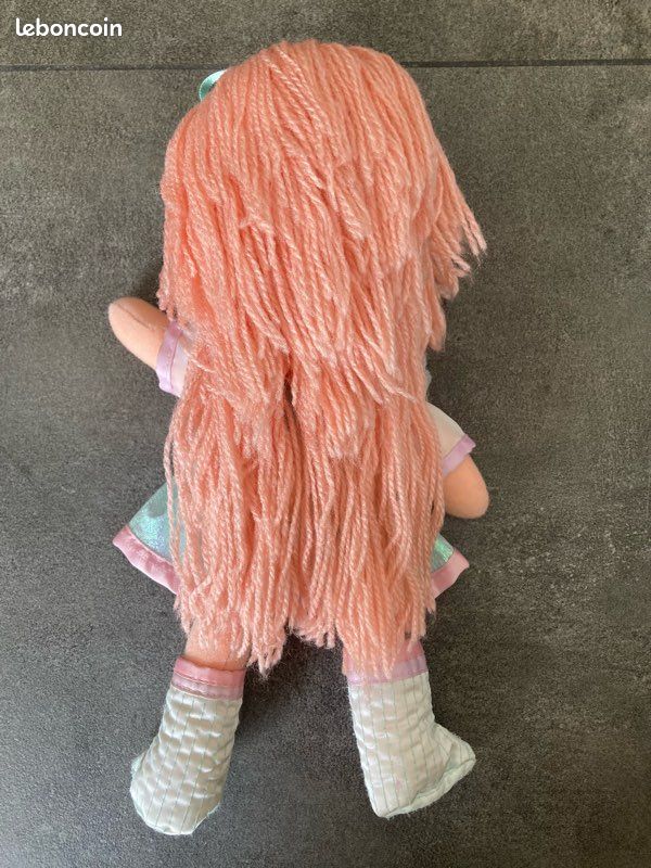 1712232 Peluche rainbow brite Blondine Arc en Ciel Poupée Patty O vert