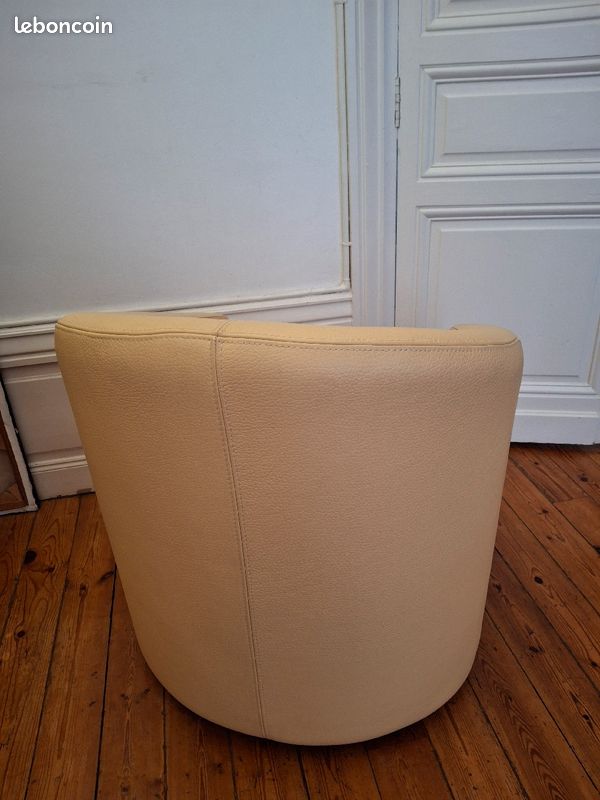 Fauteuil en cuir vanille (image 2)