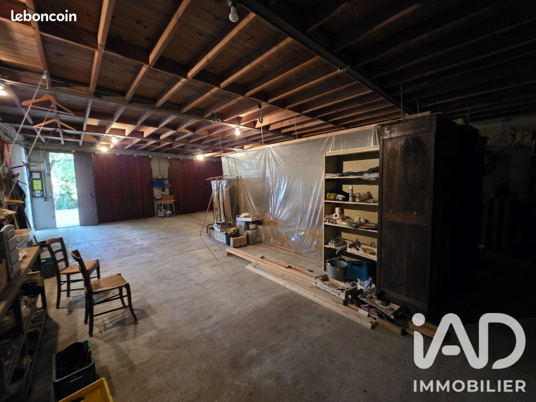 Parking 124 m² · à Andryes · 124 m² · 23 100 €