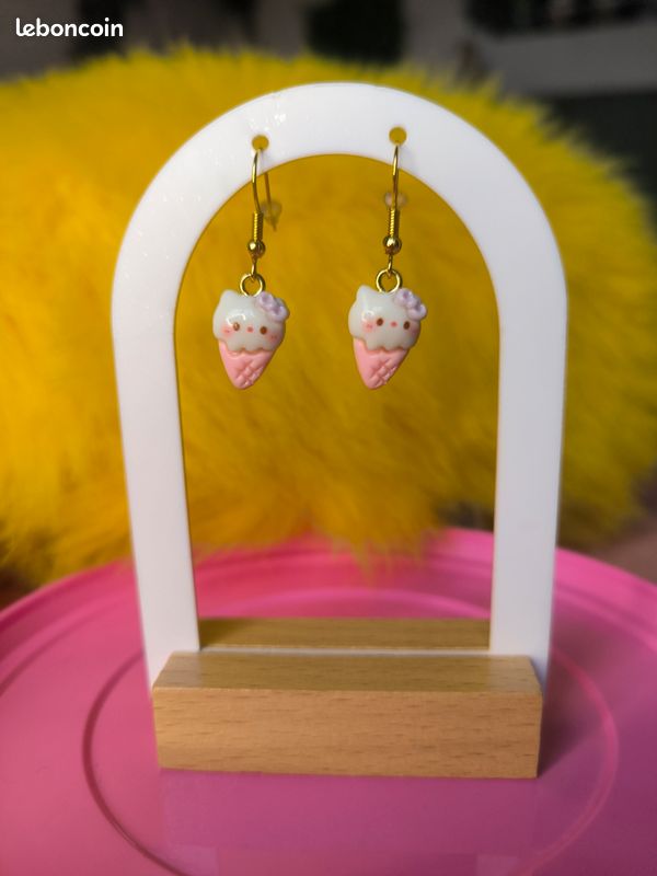 Boucles D'oreilles Hello Kitty - Clous Plaqué Argent - Neuves Sans Emballage