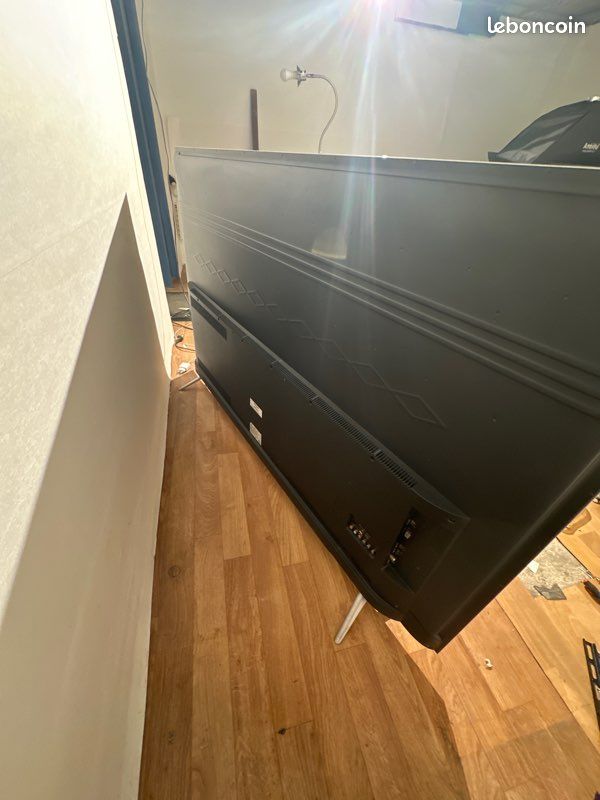 Meuble TV Pied avec 3 Etagères Support Pivotant pour Téléviseur de 32 à 60 Pouce Ecran LED LCD
