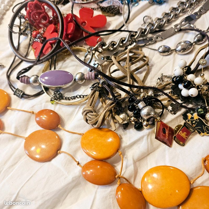 Gros Lot de bijoux vintages récents à porter détourner ou restaurer