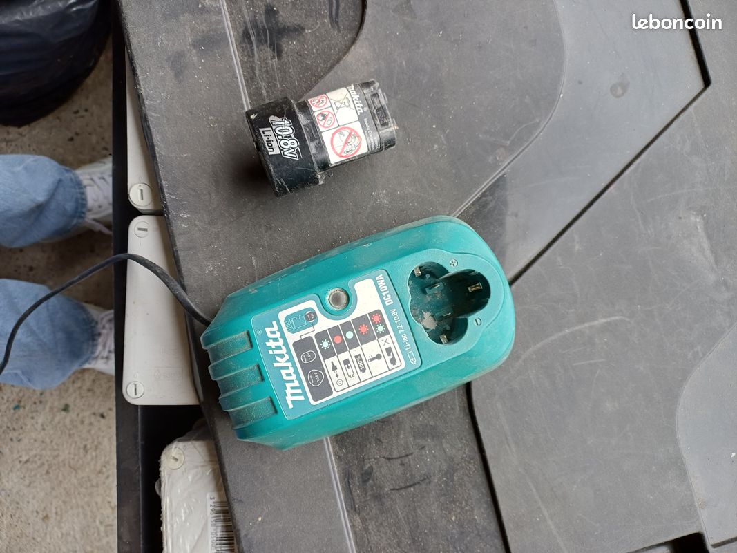 Chargeur avec 1 batterie Makita (image 1)