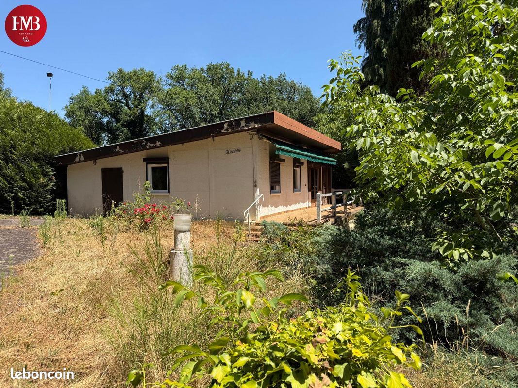Maison 3 pièces 81 m² · à Sénezergues · 81 m² · 48 000 €