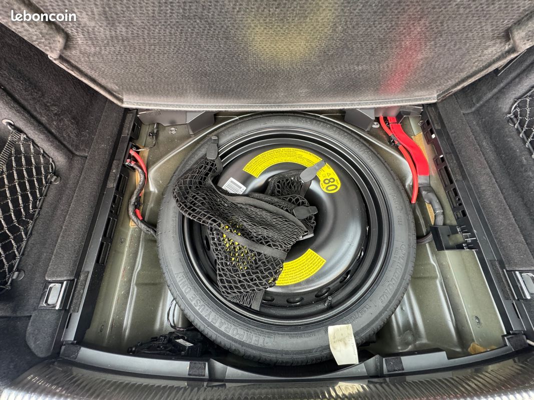 AUDI A4 Avant 40 TDI 204 S tronic 7 S line + Matrix LED + Pack Noir + Sieges electr. Massants + Pack Assit route (image 23)