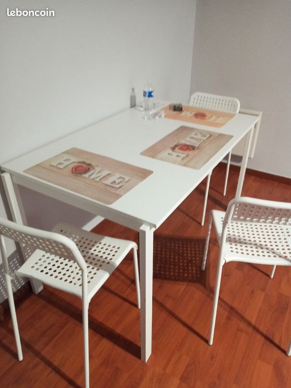 Table a manger et 4 chaises (image 1)