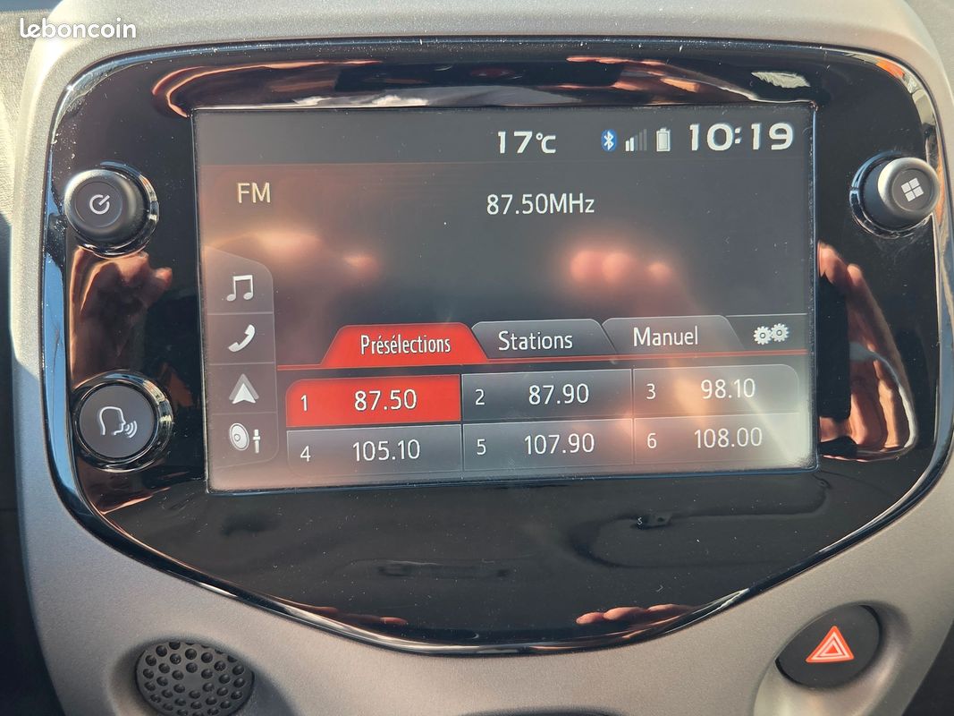 TOYOTA AYGO 1.0 VVTI 70 BOITE AUTO GRAND ECRAN CARPLAY 1er MAIN ENTRETIEN ET GARANTIE TOYOTA (image 26)