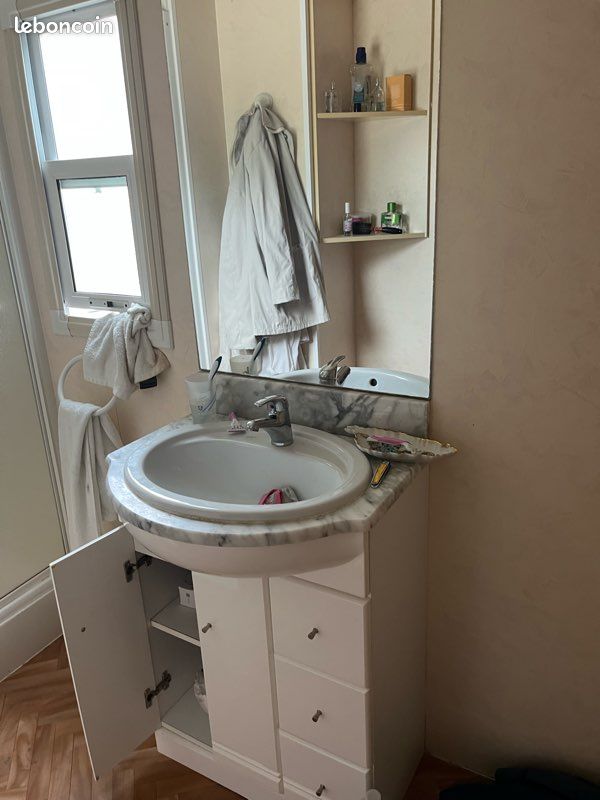 Je vends un mobilehome 10 mètre salle de bain, tout équipé, toilettes, séparées, cuisine, deux chambres, un salon, télévision extra plate, frigo four en parfait état (image 2)