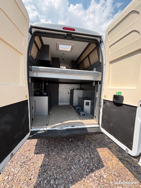 FOURGON DREAMER CAMPER SPORT FUN PLUS porte moto (image 4)
