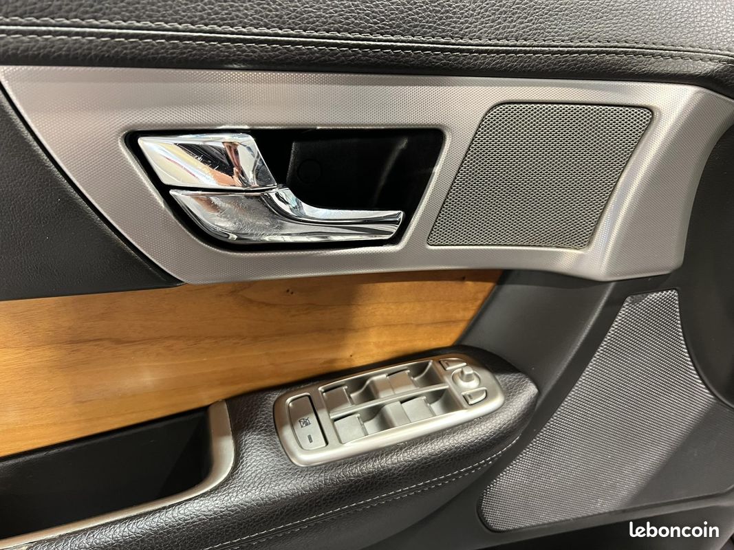 JAGUAR XF 2.7 D V6 Bi-Turbo - BVA Luxe (image 22)