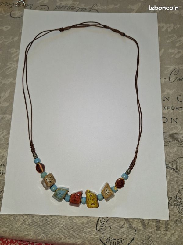 Collier (image 1)