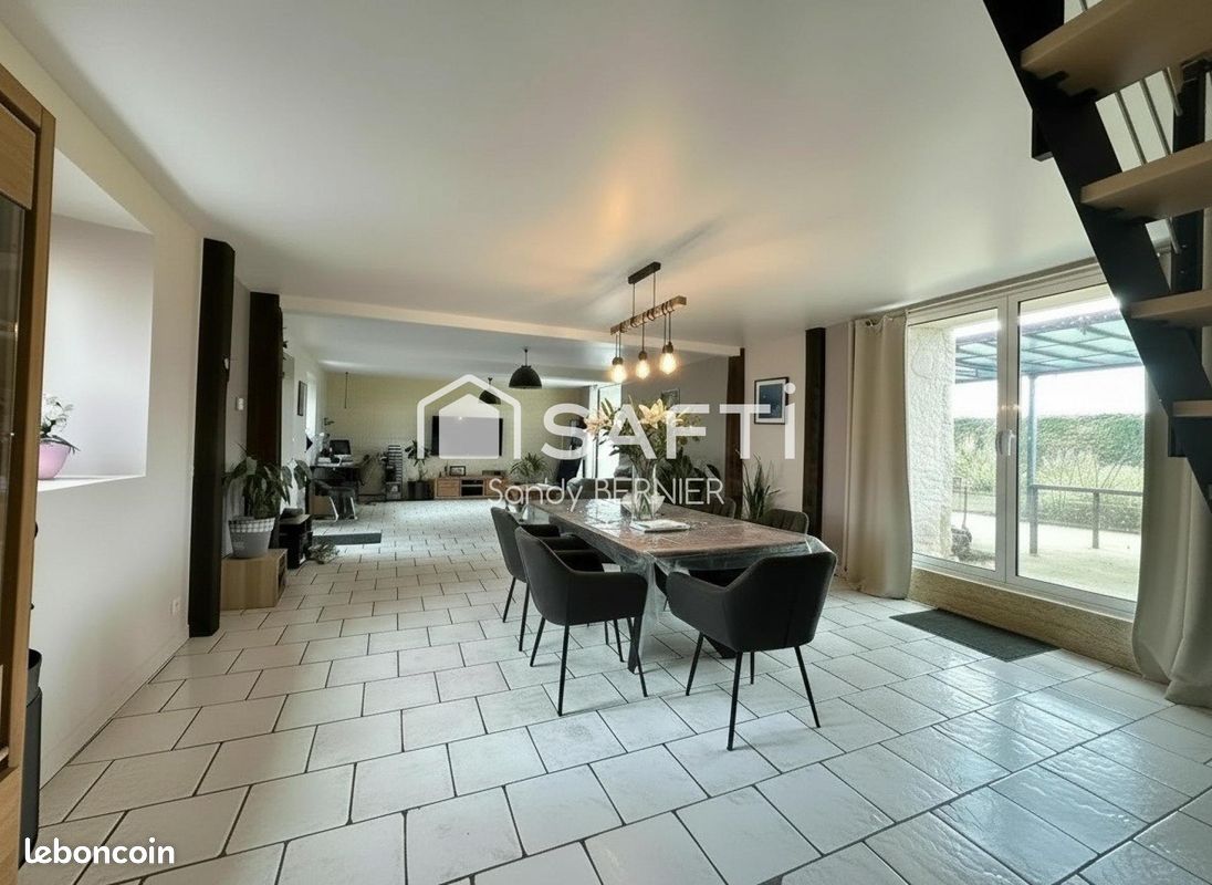 Maison 5 pièces 157 m² · à La Puye · 157 m² · 581 000 €