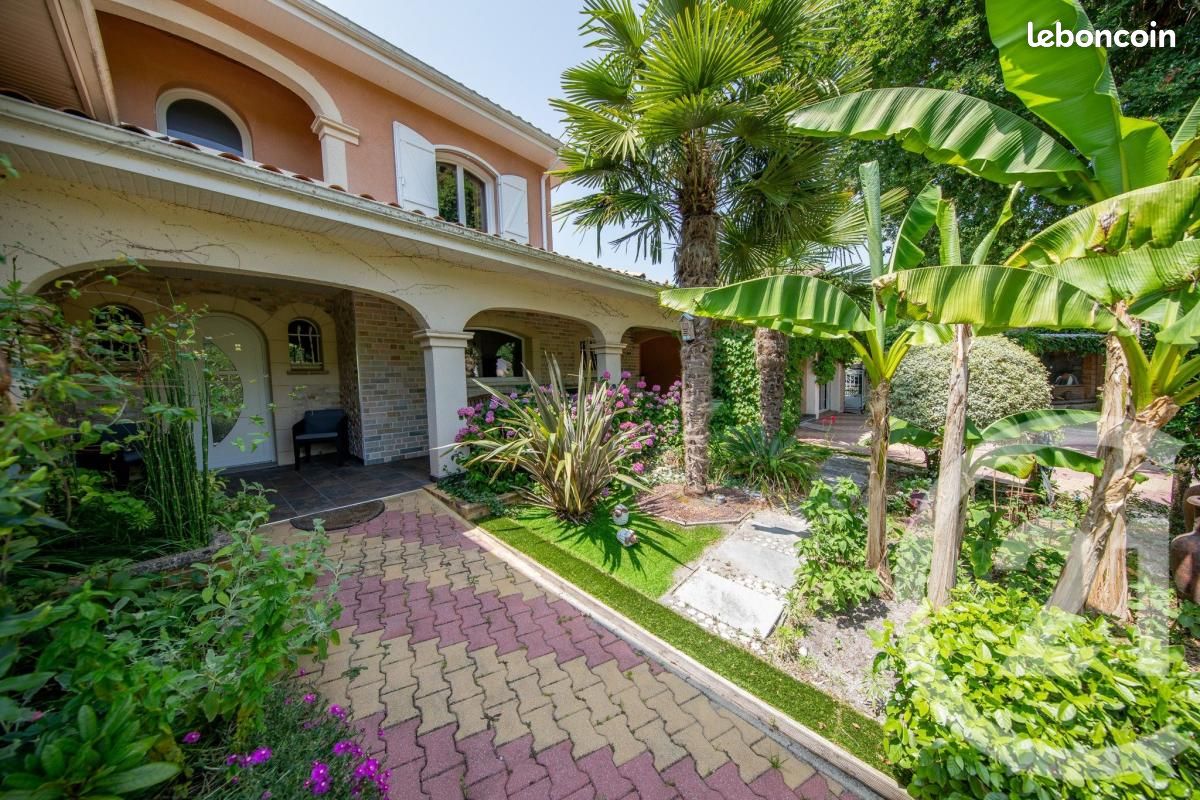 Maison 10 pièces 222 m² · au Pian-Médoc · 222 m² · 650 000 €