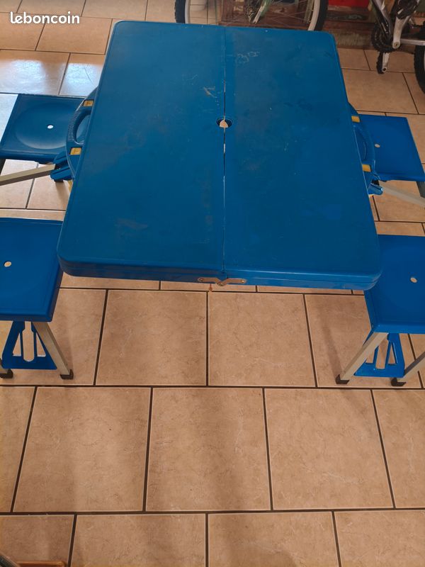 Table et chaises camping pliante (image 1)