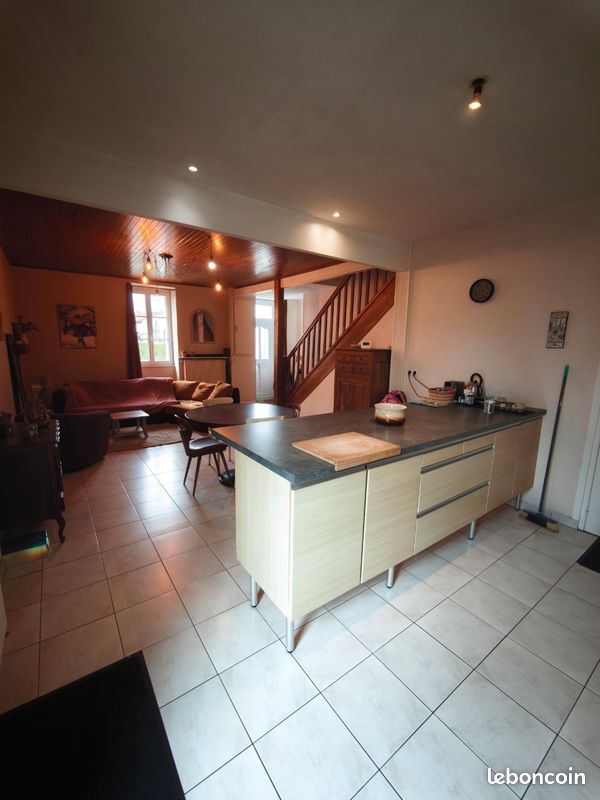 Maison 5 pièces 190 m² · à Terres-de-Haute-Charente · 190 m² · 145 000 €