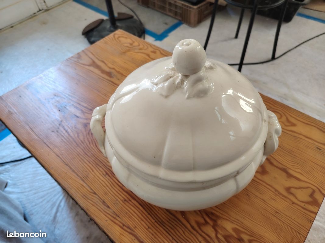 Soupière ancienne céramique blanche — fabrication française vintage (image 1)
