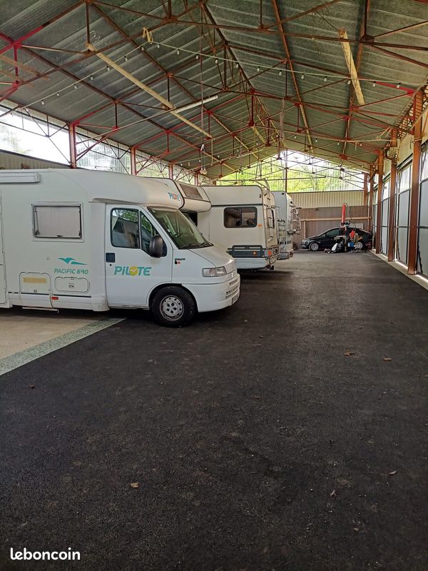 Hivernage camping car · à Saint-Juan · 70 €/mois