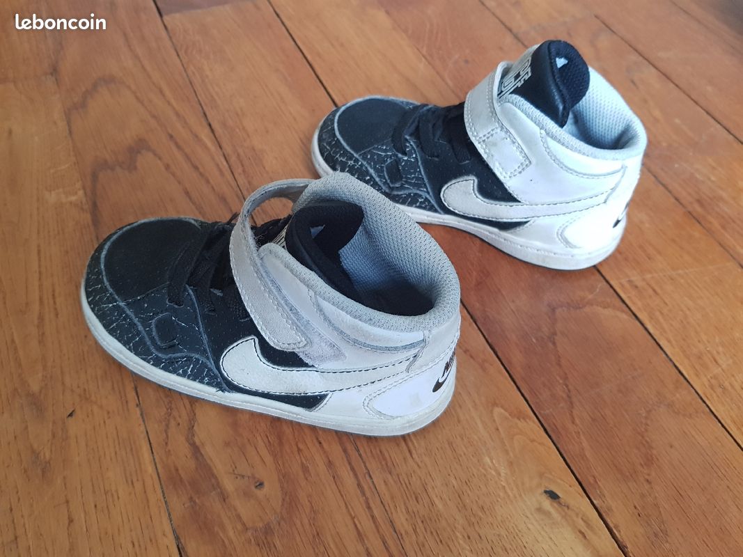 Baskets Nike Enfant pointure 25 (image 3)