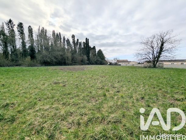 Terrain 3164 m² Chassors