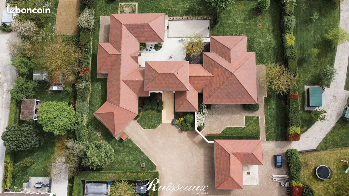 Maison 9 pièces 387 m² · à Beire-le-Fort · 387 m² · 990 000 €