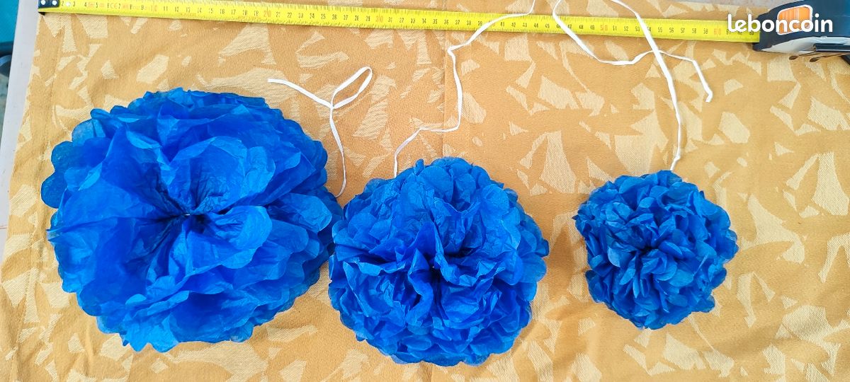 Fleurs en papier de soie pour déco mariage baptême anniversaire bleu (image 2)