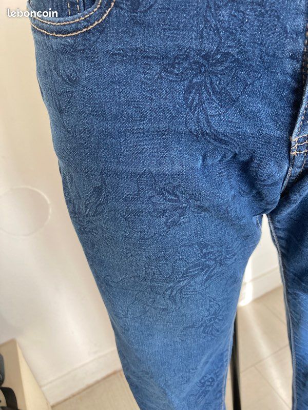 Jean avec motifs fleur taille 36/S (image 2)