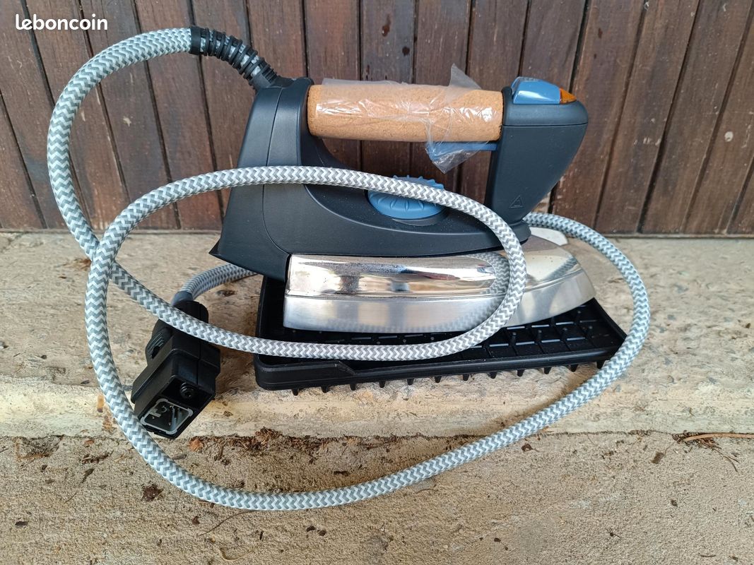 Aspirateur vapeur Lady Vap + tous accessoires + fer à repasser