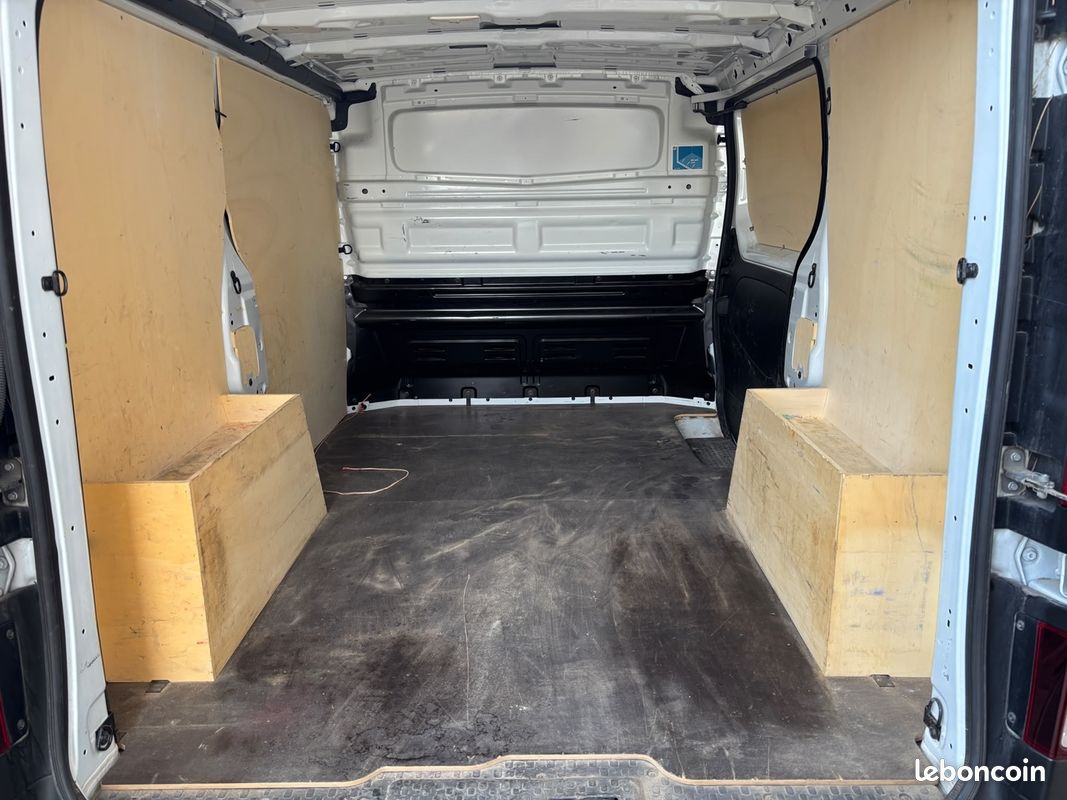 Renault TRAFIC III FG L1H1 2T8 2.0 BLUE DCI 150CH ADVANCE -24 (image 9)