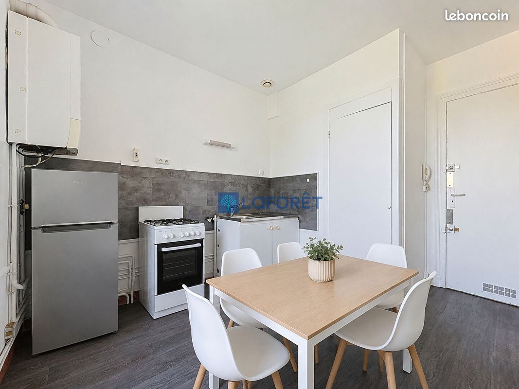 Appartement 1 pièce 28 m² · à Flers · 28 m² · 300 €