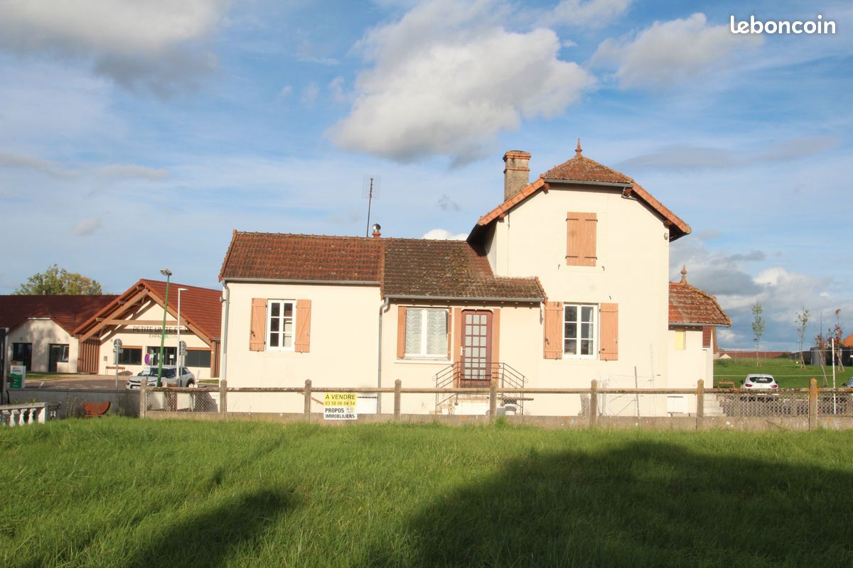 Maison 3 pièces 69 m² · à Cronat · 69 m² · 48 000 €