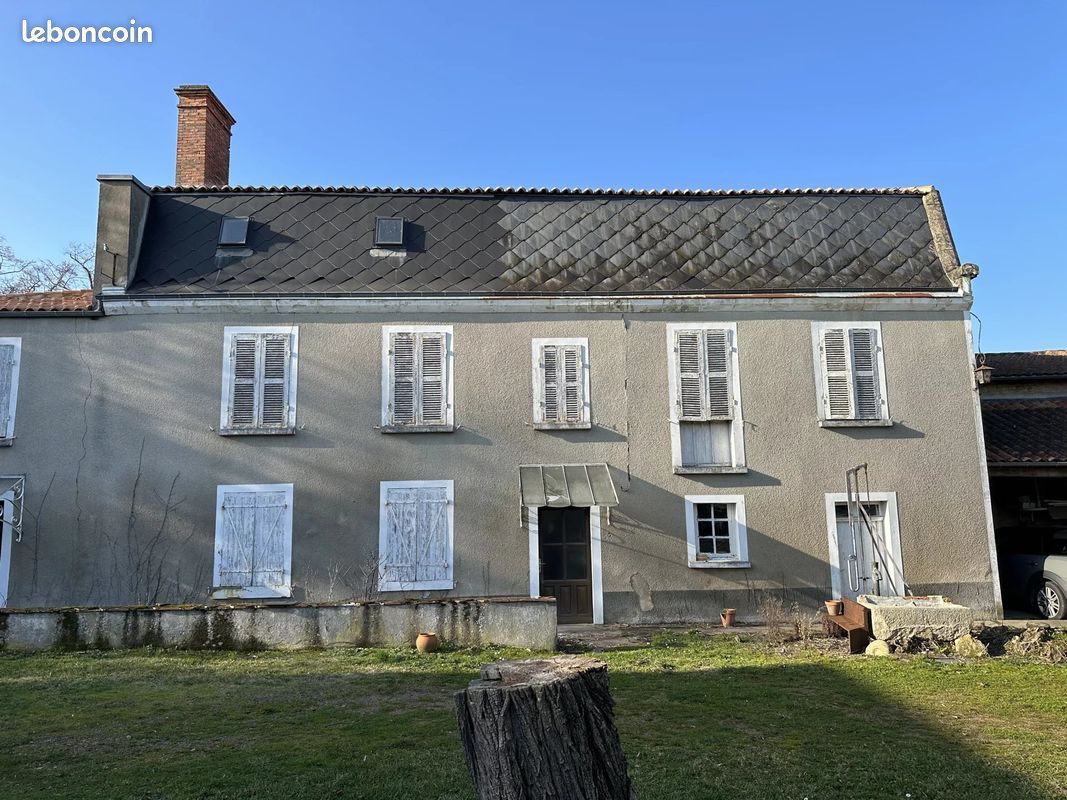 Maison 8 pièces 185 m² · à Sainte-Verge · 185 m² · 117 700 €