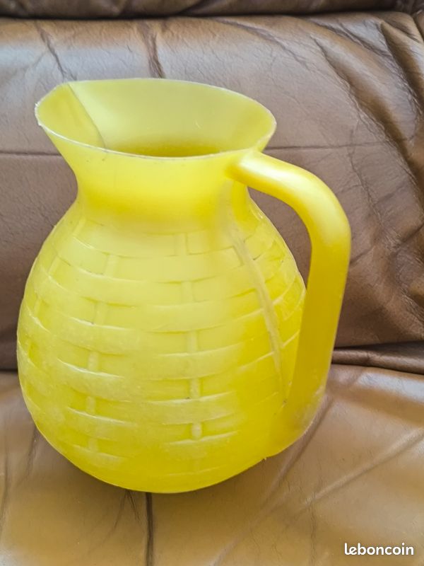 Carafe a eau vintage en plastique (image 6)