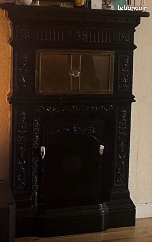 Cheminée Poêle ancien en fonte émaillée – Paris 15e – Début XXe (image 2)