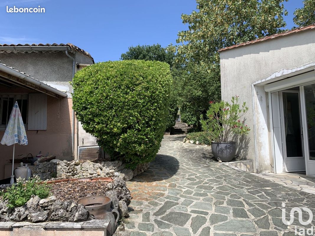 Propriété 13 pièces 280 m² - Bourg-Charente 16200 (image principale 4)