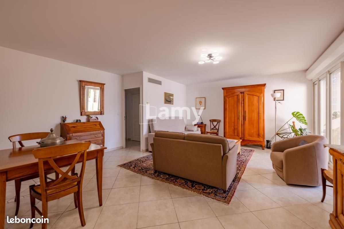 Appartement 3 pièces 74 m² · à Saint-Raphaël · 74 m² · 361 000 €