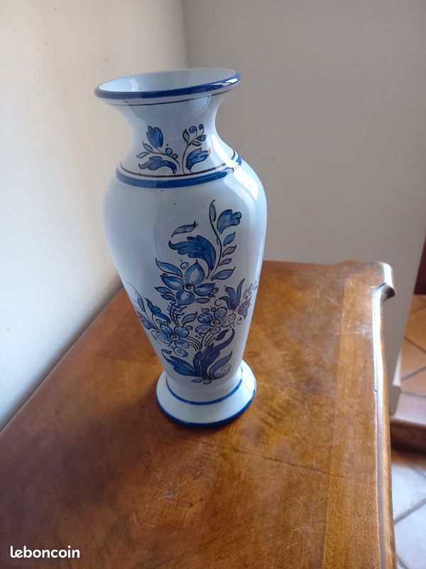 Vase en faïence de Nevers (image 1)