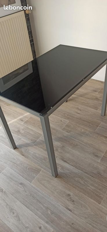 Table en verre noire (image 5)
