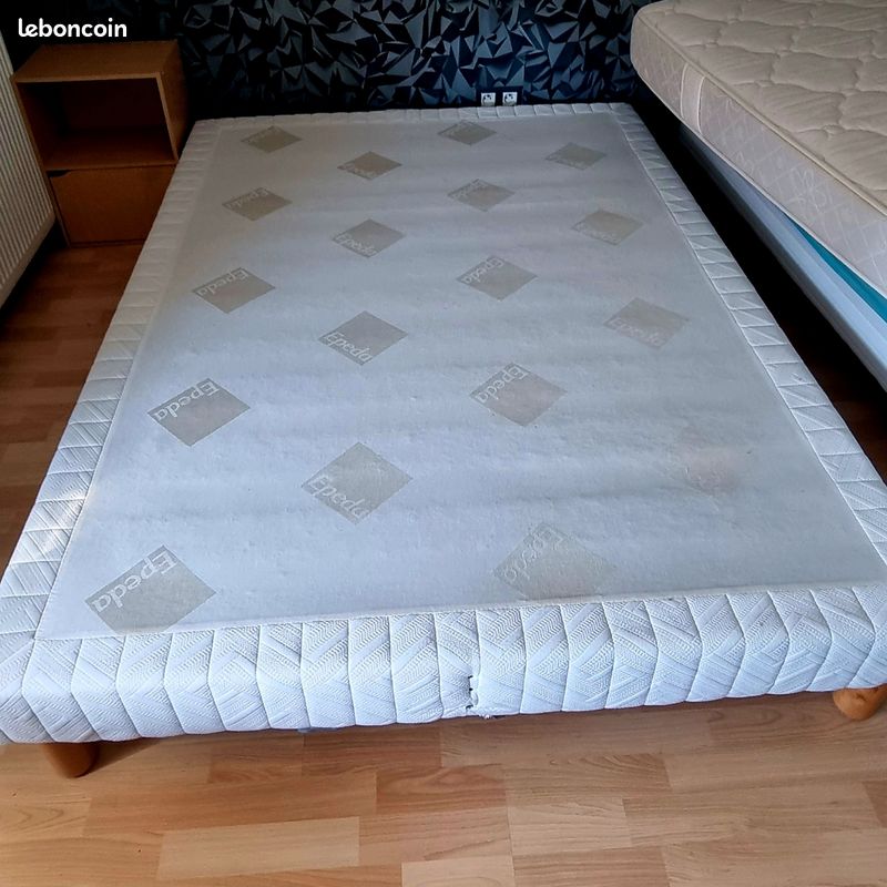 Matelas et sommier à lattes (image 1)