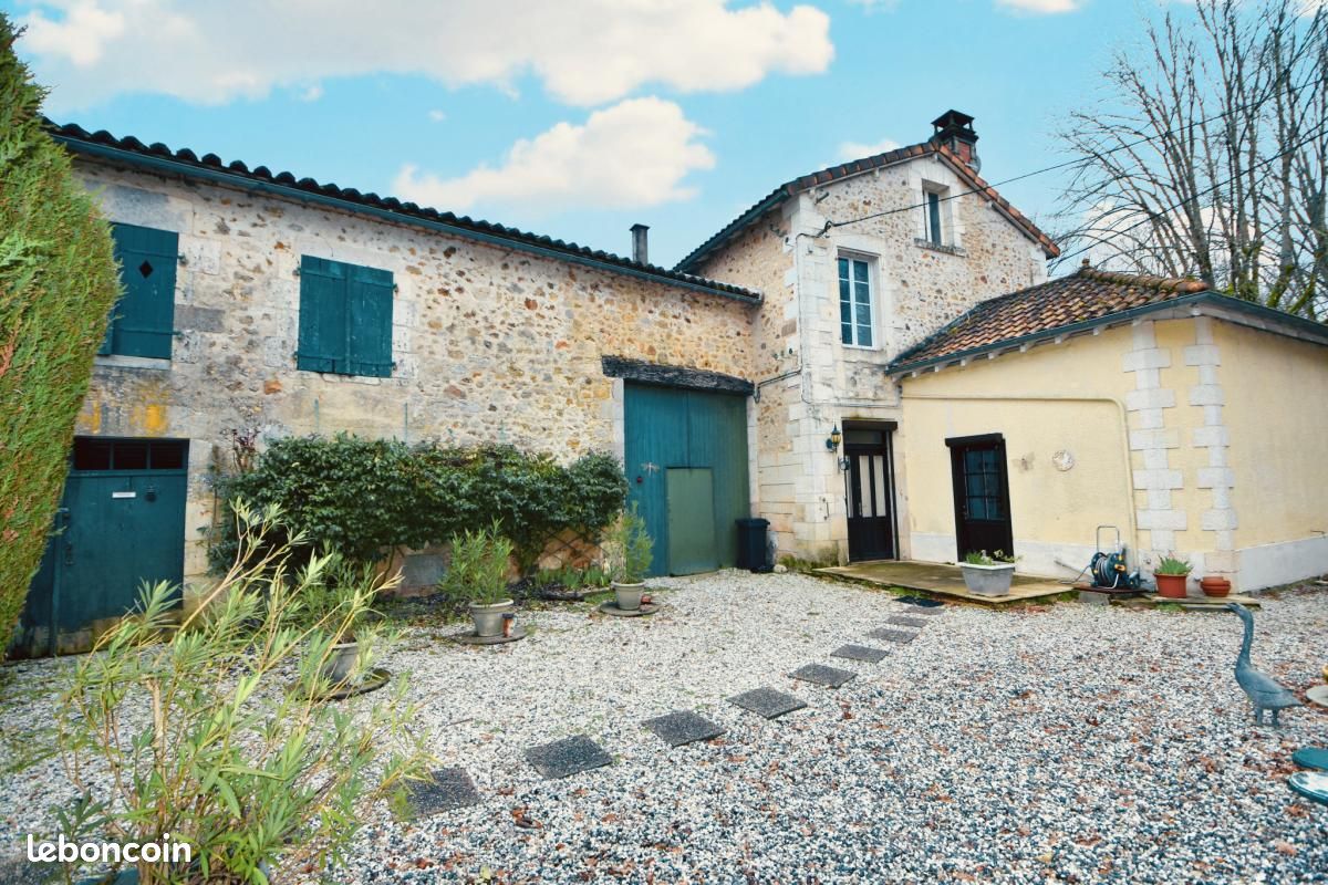 Maison 5 pièces 146 m² - Montbron 16220 (image principale 0)