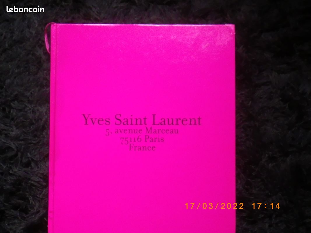 Livre Yves Saint Laurent (image 1)