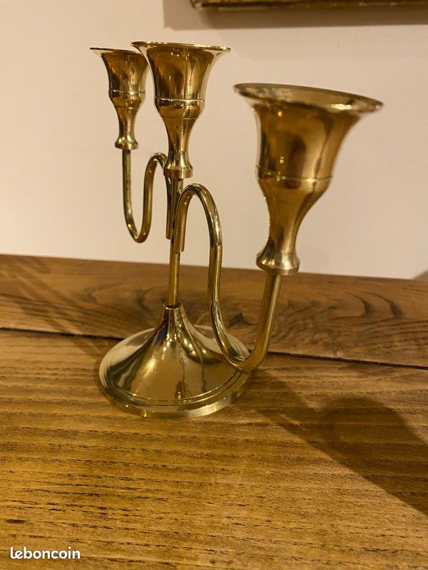 ANCIENS CHANDELIERS EN LAITON A 3 BOBECHES . BOUGEOIRS . H 31 cm