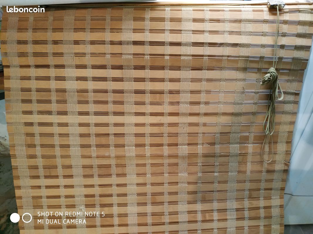 Store à enrouleur en bois (image 2)