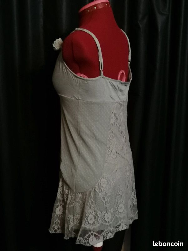 Robe très courte ou t-shirt tunique dentelle plumetis T3 Vêtements