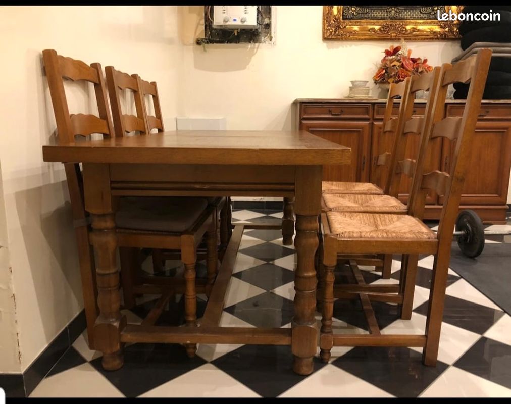 Table en bois de chêne (image 1)