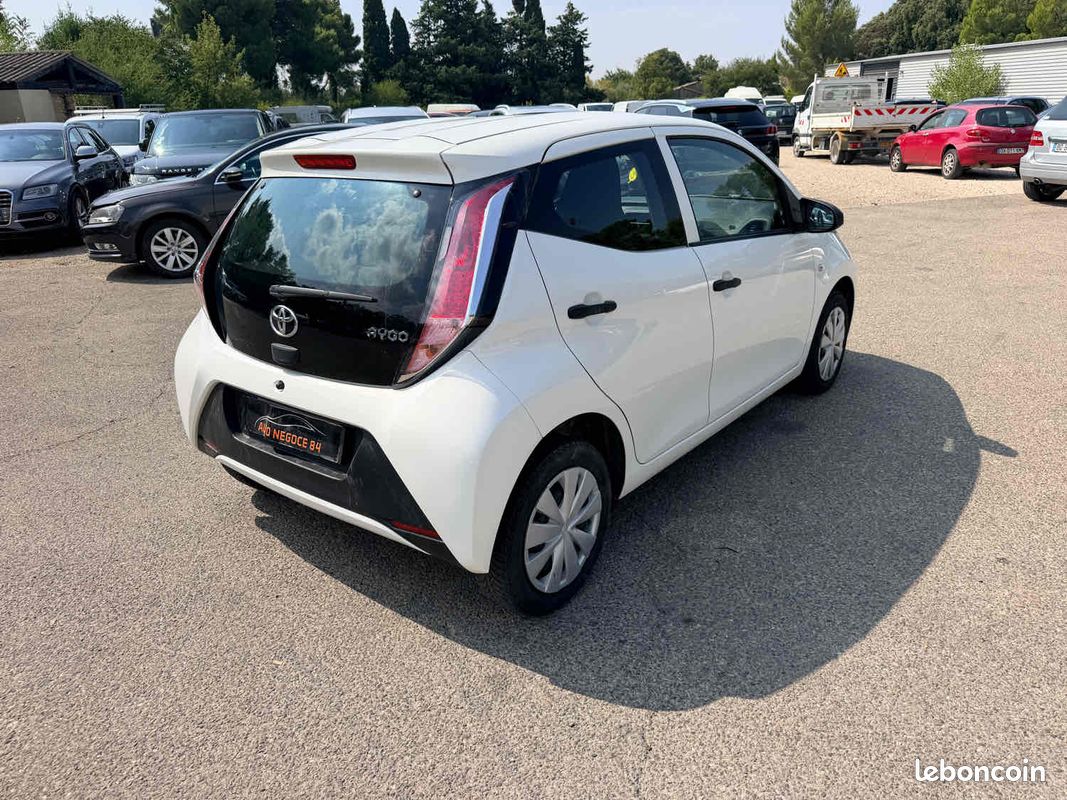 Toyota aygo ii 1.0 vvti 69 clim 55mkm (image 4)