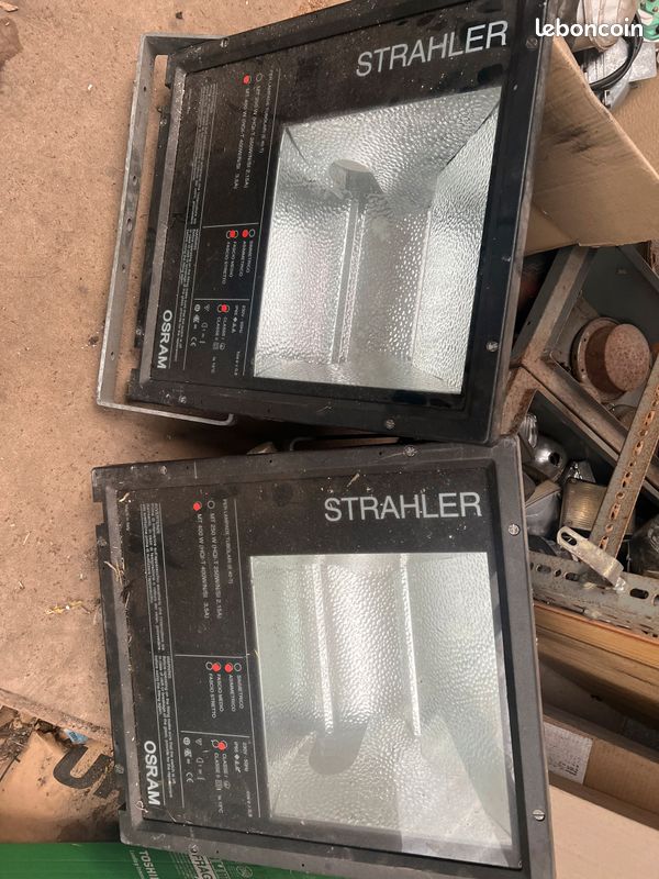 Projecteurs STRAHLER sans ampoule (image 1)